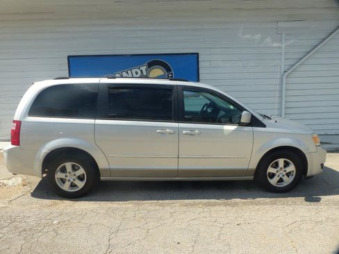 Used 2010 Dodge Grand Caravan SXT FWD image 31