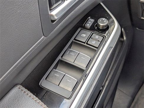 Used 2025 Toyota Sienna Platinum image 26