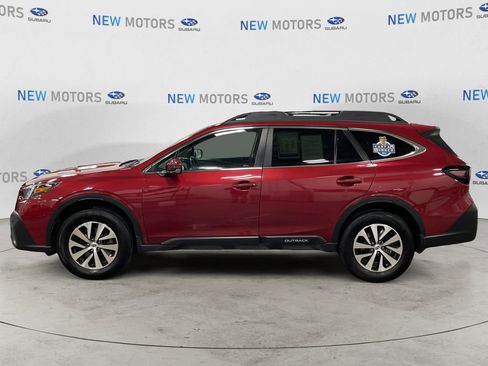 Used 2022 Subaru Outback Premium image 2