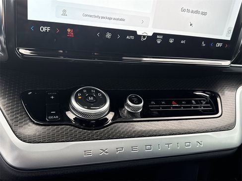 Used 2025 Ford Expedition Platinum w/ Stealth Appearance Package image 30