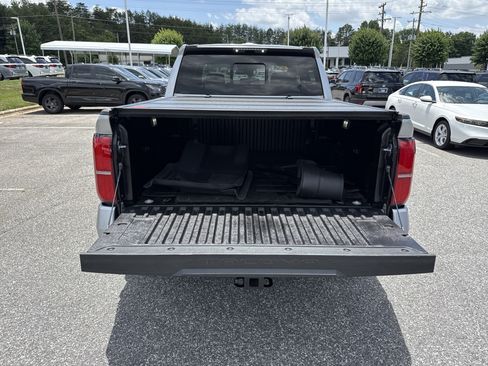 Used 2024 Toyota Tacoma SR5 w/ SR5 Upgrade Package AWD/4WD image 32