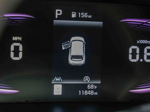 Certified 2025 Kia Soul LX w/ LX Technology Package FWD image 8