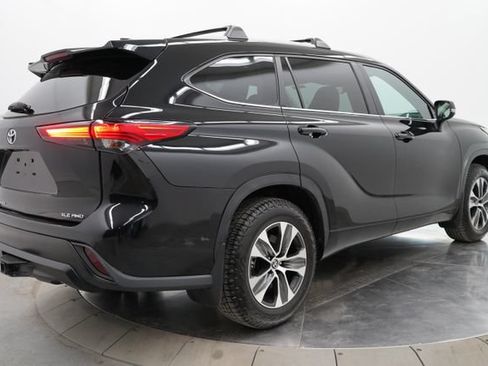 Used 2024 Toyota Highlander XLE AWD/4WD image 7