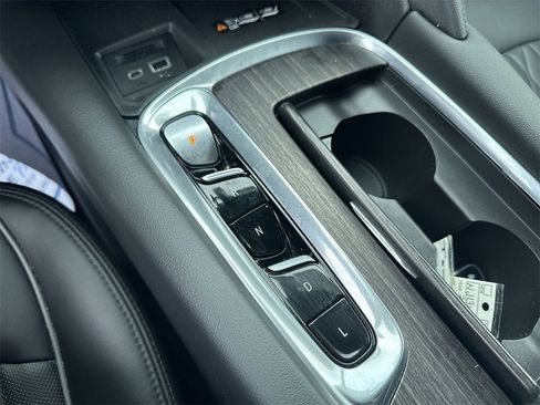 Used 2022 Buick Enclave Avenir w/ Avenir Technology Package image 26