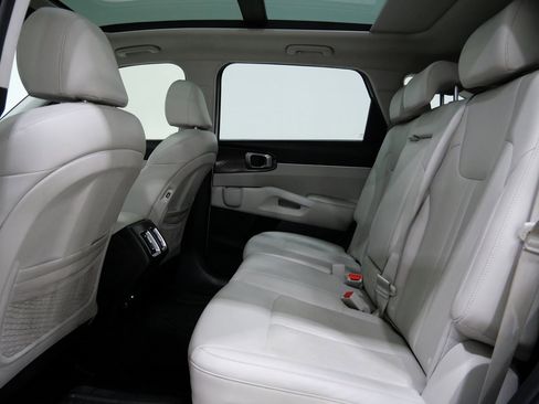 Used 2023 Kia Sorento S w/ Panoramic Sunroof Package image 26