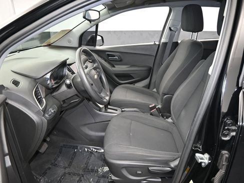 Used 2020 Chevrolet Trax LS image 11