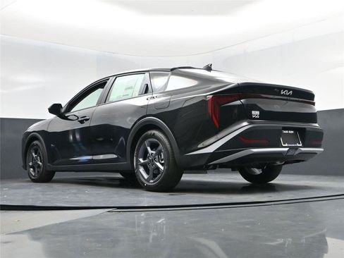 New 2025 Kia K4 LXS image 12