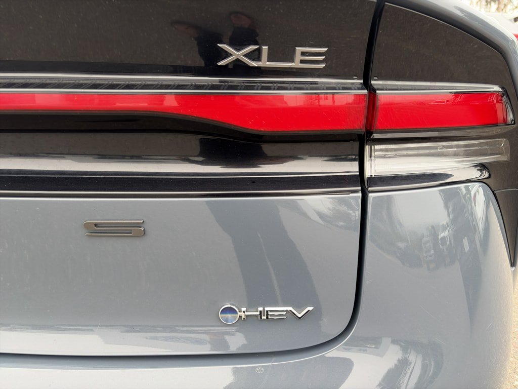 Used 2024 Toyota Prius XLE FWD image 17