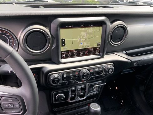 Used 2023 Jeep Gladiator Sport AWD/4WD image 5