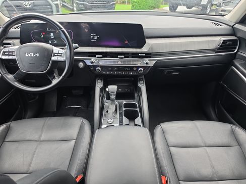 Certified 2023 Kia Telluride EX w/ EX Captain's Chair Package FWD image 13