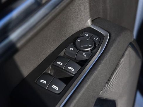 Used 2025 GMC Sierra 1500 SLT image 8