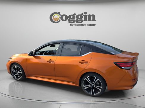 Used 2022 Nissan Sentra SR w/ SR Premium Package FWD image 3