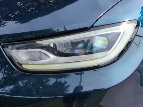 Used 2023 Chrysler Pacifica Limited FWD image 6