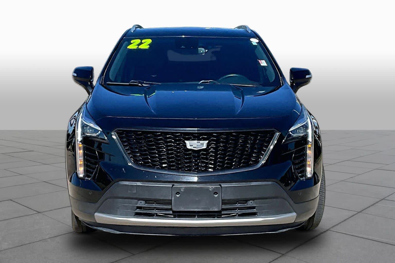 Used 2022 Cadillac XT4 Premium Luxury w/ LPO, ONYX Package FWD image 3