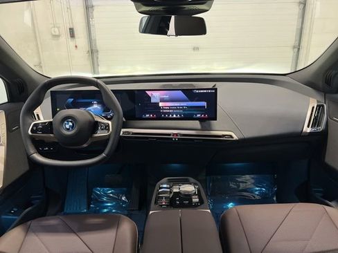 Used 2025 BMW iX xDrive50 image 47