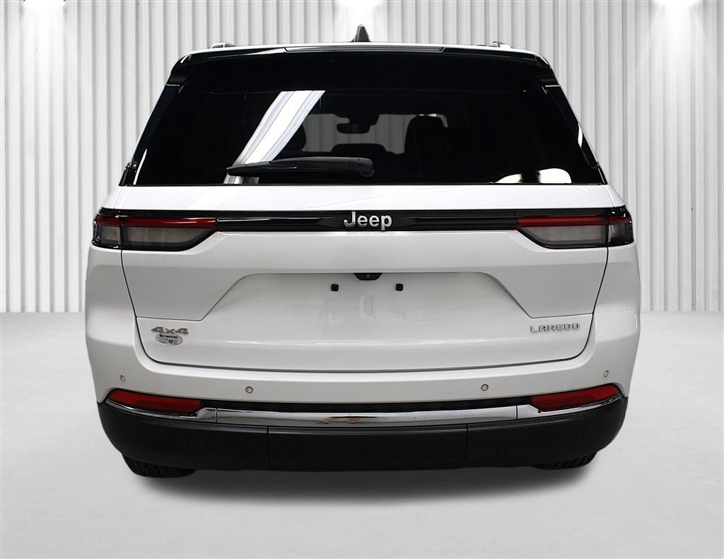 Certified 2023 Jeep Grand Cherokee Laredo X AWD/4WD image 4