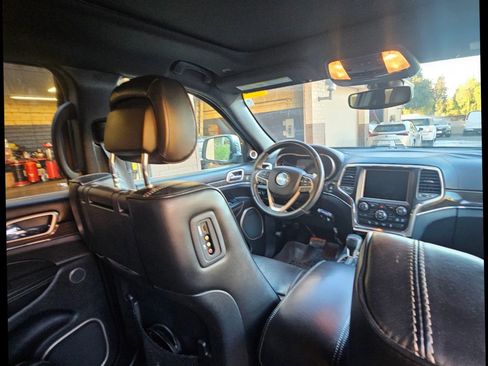 Used 2017 Jeep Grand Cherokee Overland image 30