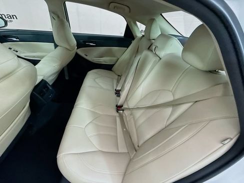 Used 2021 Toyota Avalon XLE w/ Moonroof Package FWD image 24
