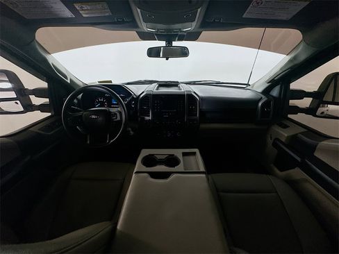 Used 2022 Ford F250 XL w/ Power Equipment Group image 10