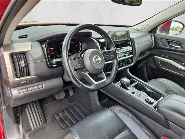 Used 2022 Nissan Pathfinder Platinum w/ Cargo Package AWD/4WD image 10