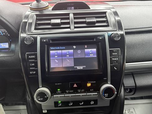 Used 2014 Toyota Camry SE image 16