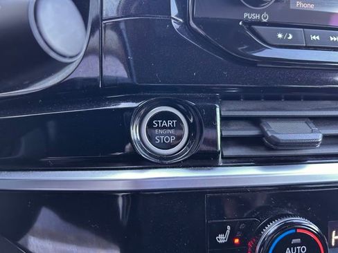 Used 2024 Nissan Pathfinder SV image 23