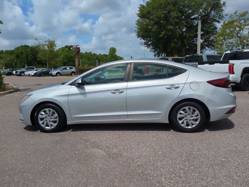 Used 2019 Hyundai Elantra SE w/ Cargo Package FWD image 3