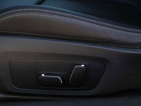 Used 2025 BMW 230i Coupe w/ Premium Package RWD image 22