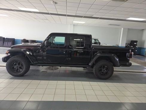 Used 2020 Jeep Gladiator Rubicon image 2