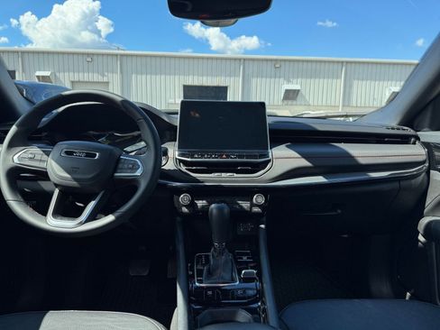 Used 2025 Jeep Compass Trailhawk image 18