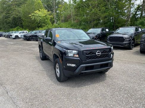 Used 2022 Nissan Frontier S w/ Technology Package AWD/4WD image 3