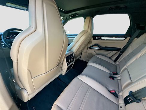 Used 2019 Porsche Cayenne Turbo image 27