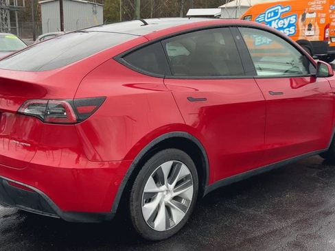 Used 2022 Tesla Model Y Long Range image 8