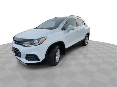 Used 2020 Chevrolet Trax LT w/ LT Convenience Package image 4