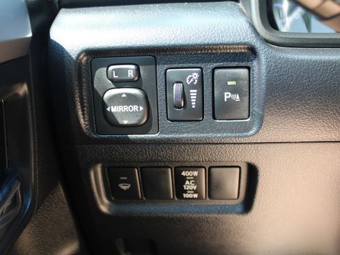 Used 2018 Toyota 4Runner Limited AWD/4WD image 20