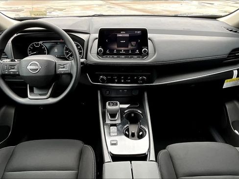 Used 2025 Nissan Rogue S FWD image 5