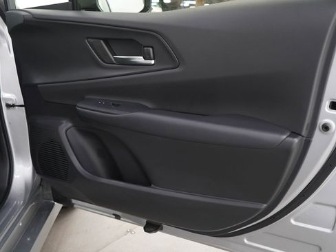 Used 2025 Toyota Prius Plug-In Hybrid image 9