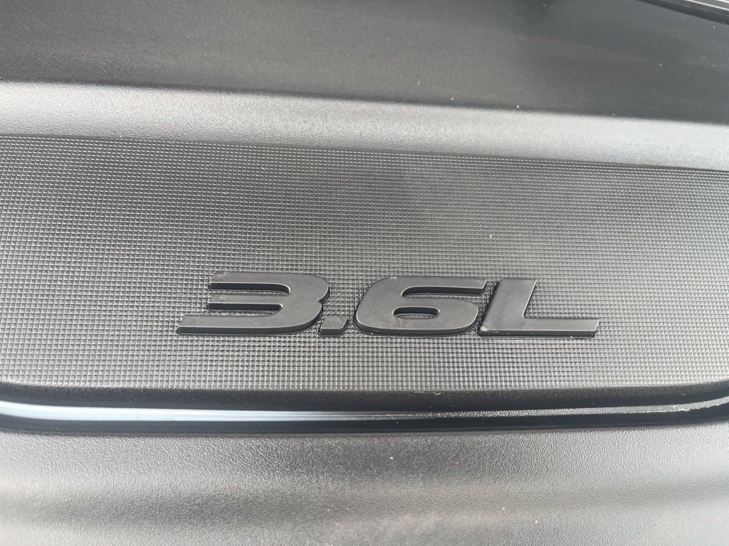 Used 2024 Chrysler Pacifica Touring-L FWD image 10