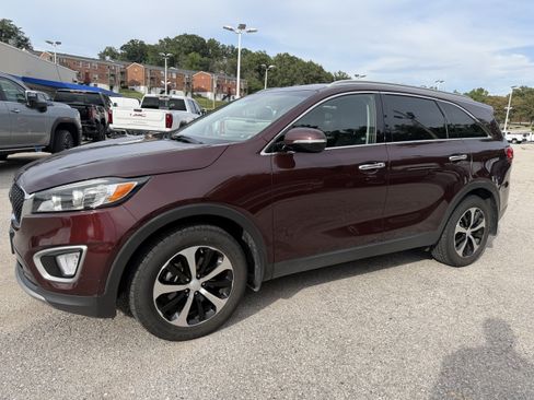 Used 2017 Kia Sorento EX FWD image 3