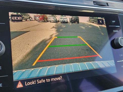 Used 2022 Volkswagen Tiguan SE image 22