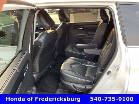 Used 2021 Toyota Highlander XLE AWD/4WD image 21