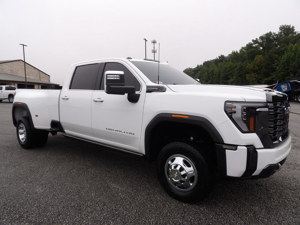 Used 2024 GMC Sierra 3500 Denali Ultimate AWD/4WD image 10