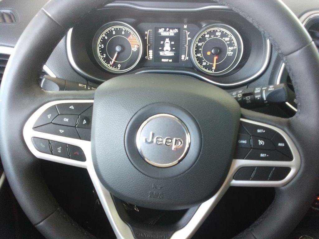 Used 2022 Jeep Cherokee Latitude w/ Sun & Sound Group AWD/4WD image 8
