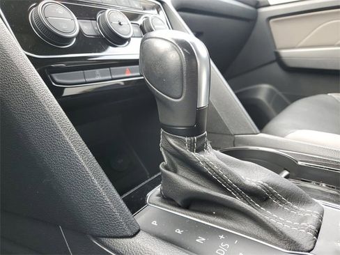 Used 2022 Volkswagen Atlas SEL Premium image 15