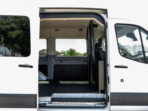 Used 2015 Ford Transit 150 XLT image 38