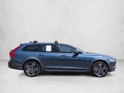 Used 2019 Volvo V90 T5 Cross Country w/ Advanced Package image 4