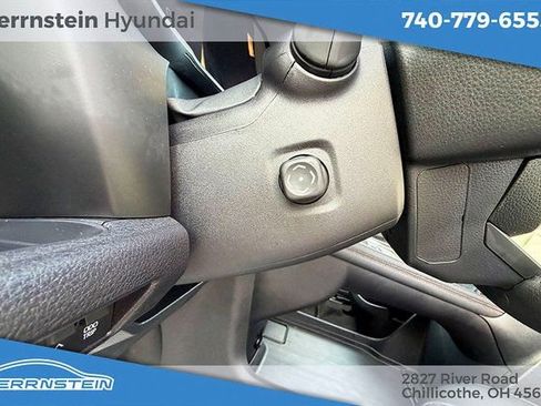 Used 2025 Toyota Sienna Platinum image 24