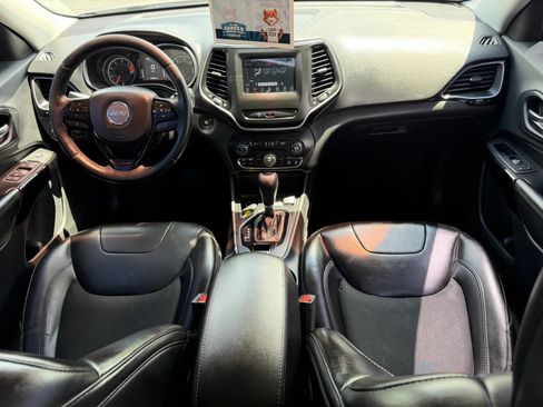 Used 2019 Jeep Cherokee Latitude Plus FWD image 10