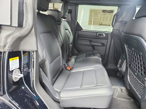 Used 2025 Ford Bronco Badlands image 38