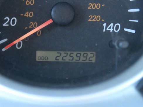 Used 2005 Toyota Highlander 4WD V6 w/ 3rd Row image 7